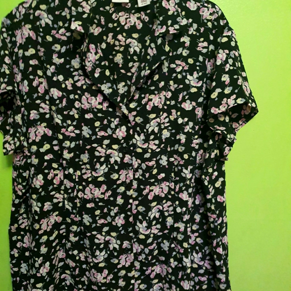 Wimen blouse button diwn black with pink floral